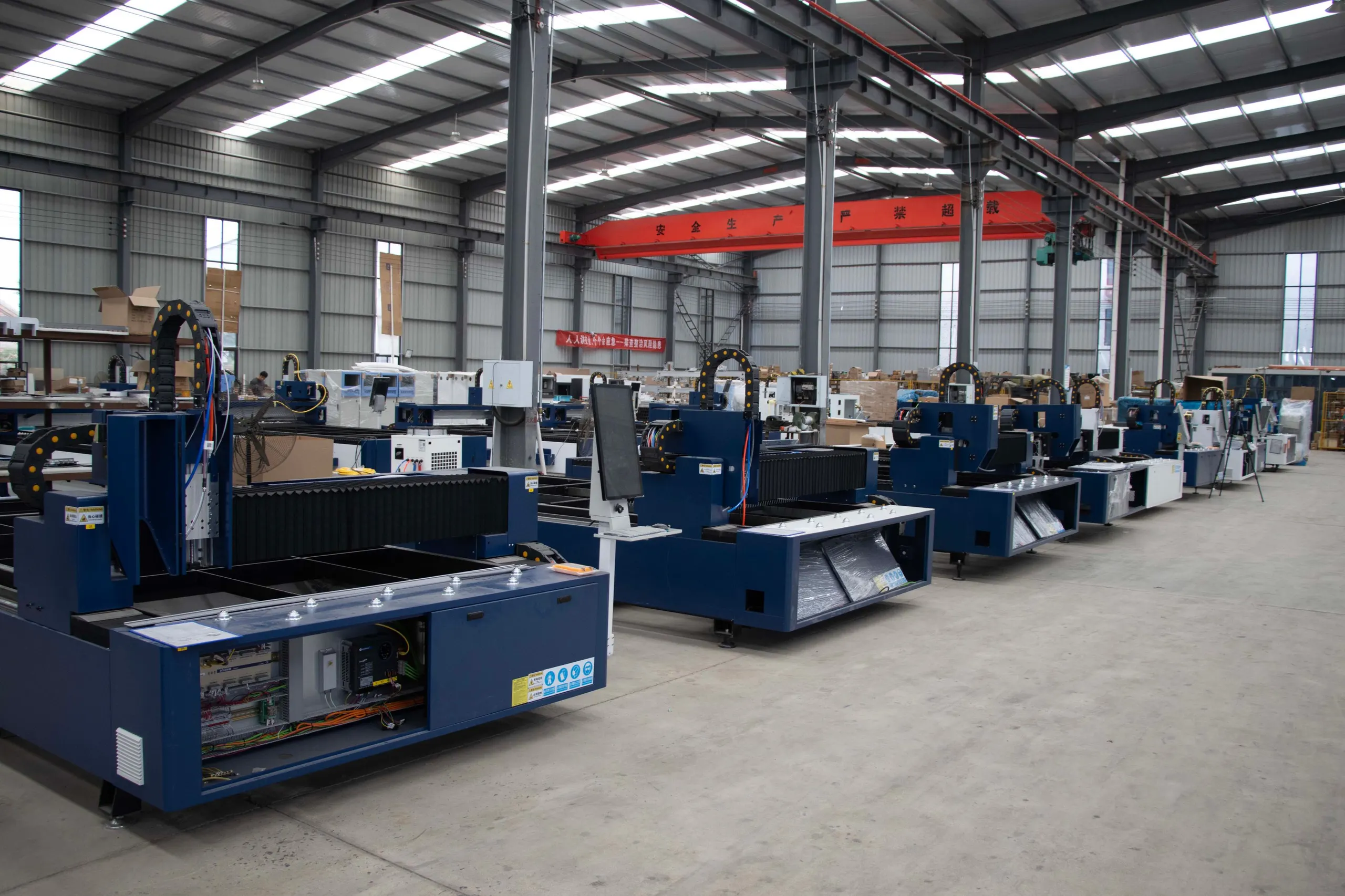 Hall d'une usine de machines de découpe, Chine